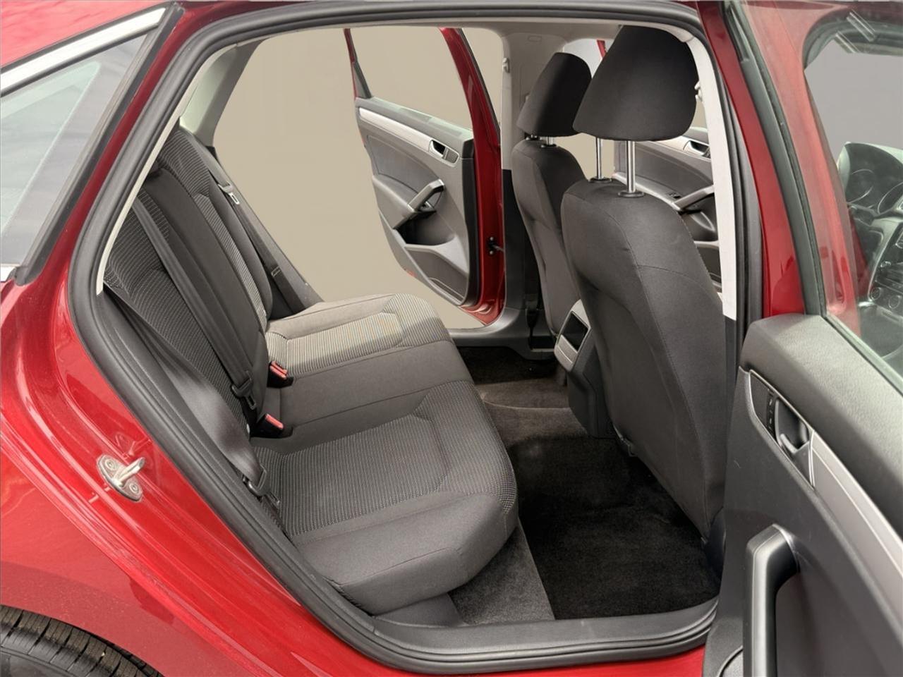 Volkswagen Passat 4dr Sdn 1.8T Auto S PZEV 2016