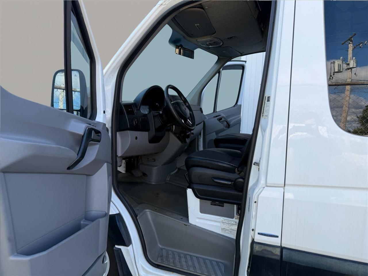 Mercedes-Benz Sprinter Passenger Van 2500 High Roof I4 170" RWD 2014