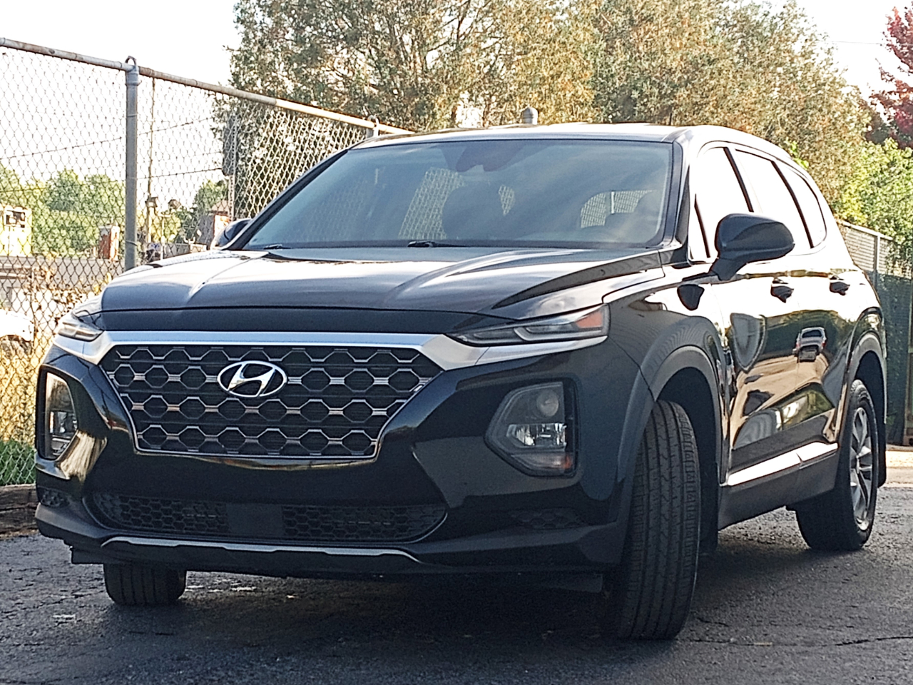2020 Hyundai Santa Fe SE photo 2