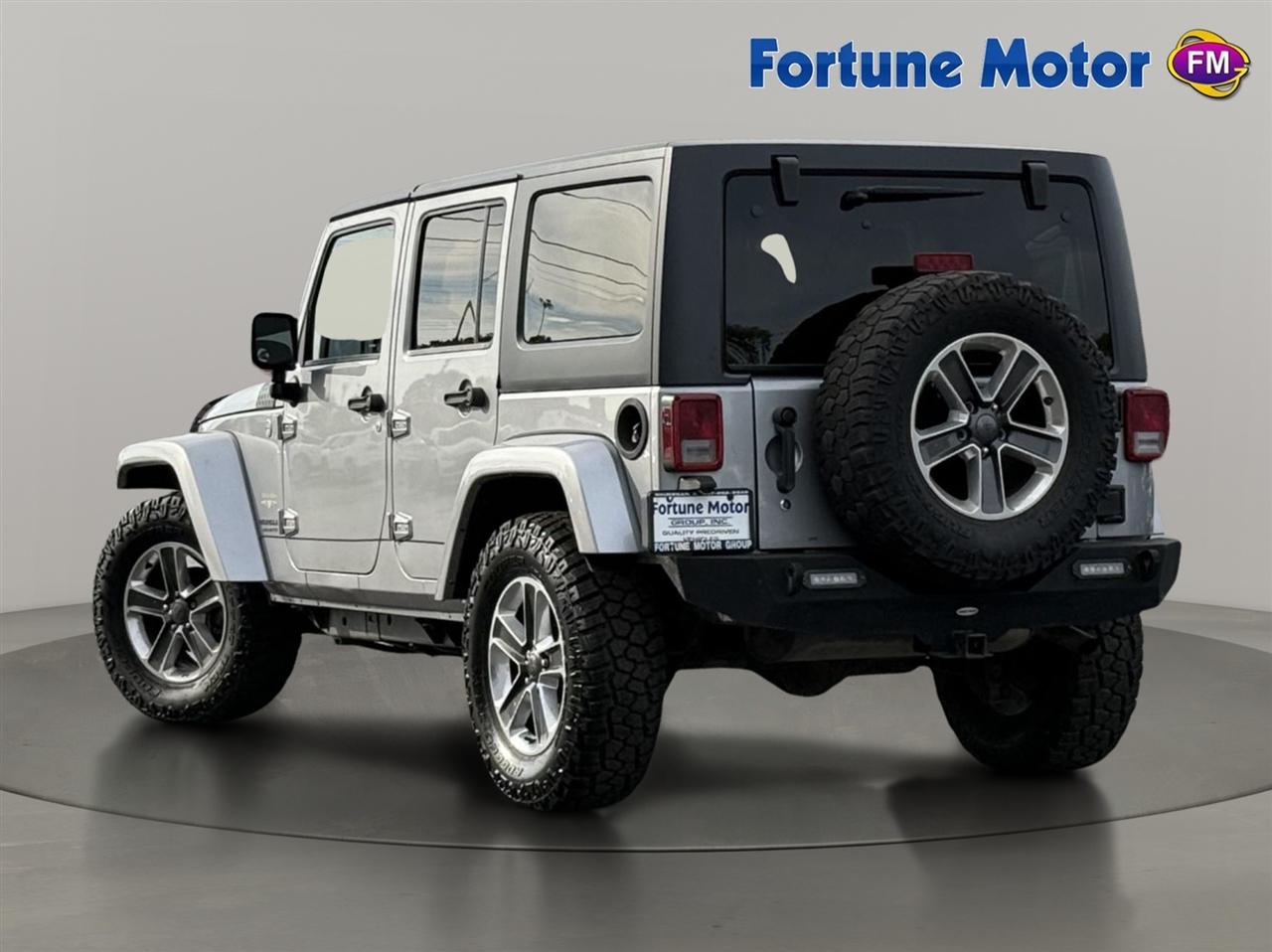 Jeep Wrangler Unlimited 4WD 4dr Sahara 2013