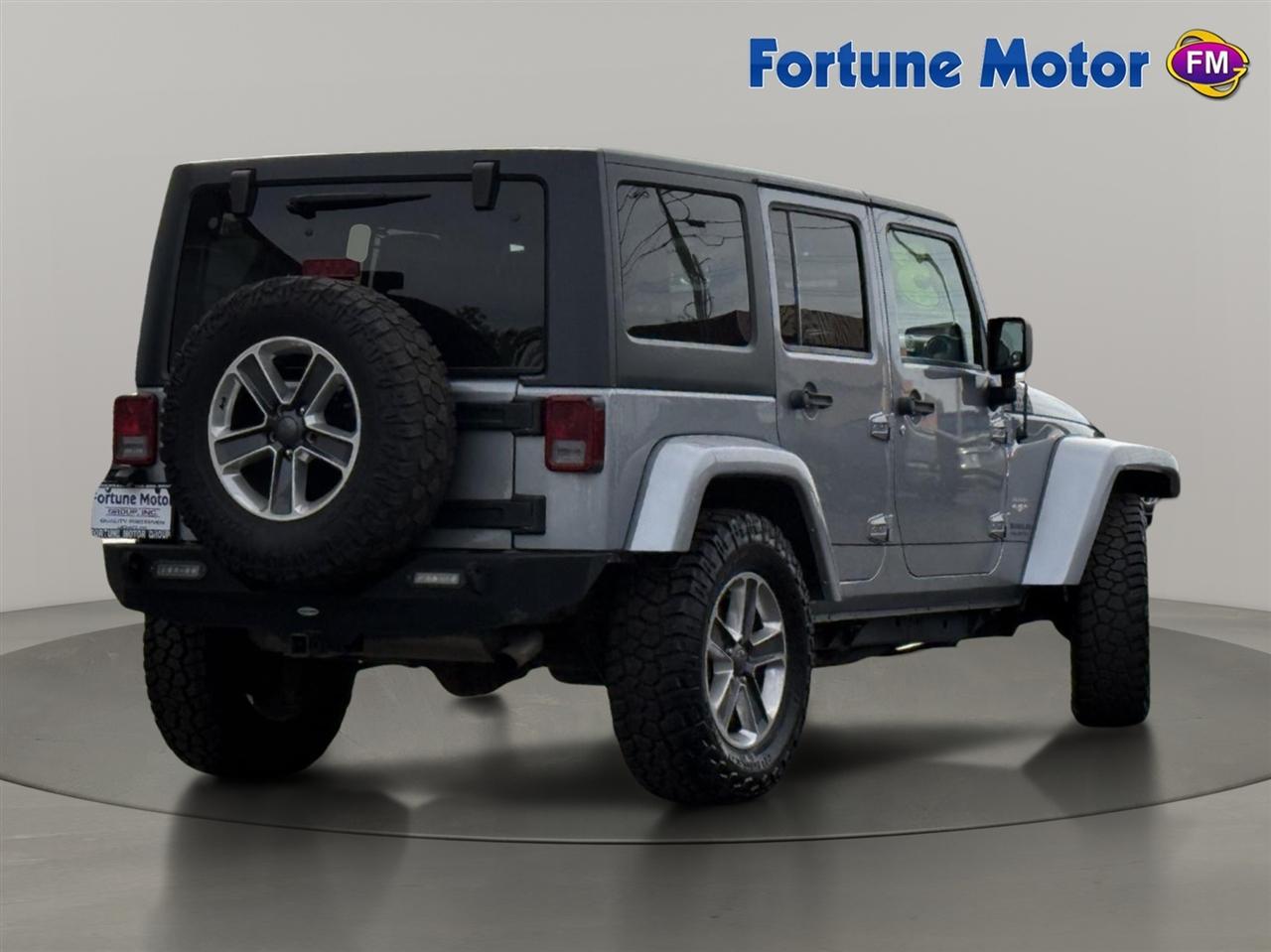 Jeep Wrangler Unlimited 4WD 4dr Sahara 2013