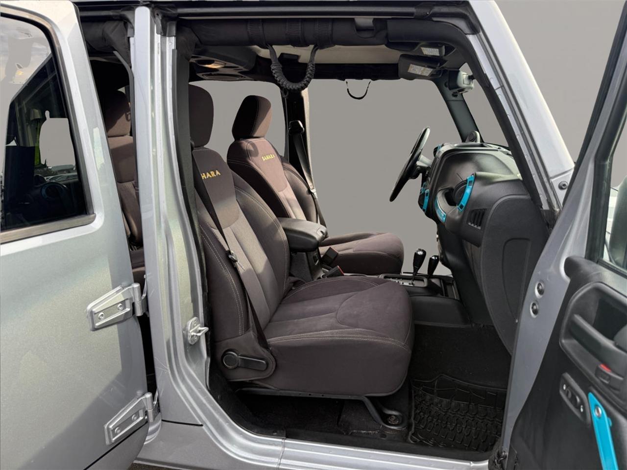 Jeep Wrangler Unlimited 4WD 4dr Sahara 2013