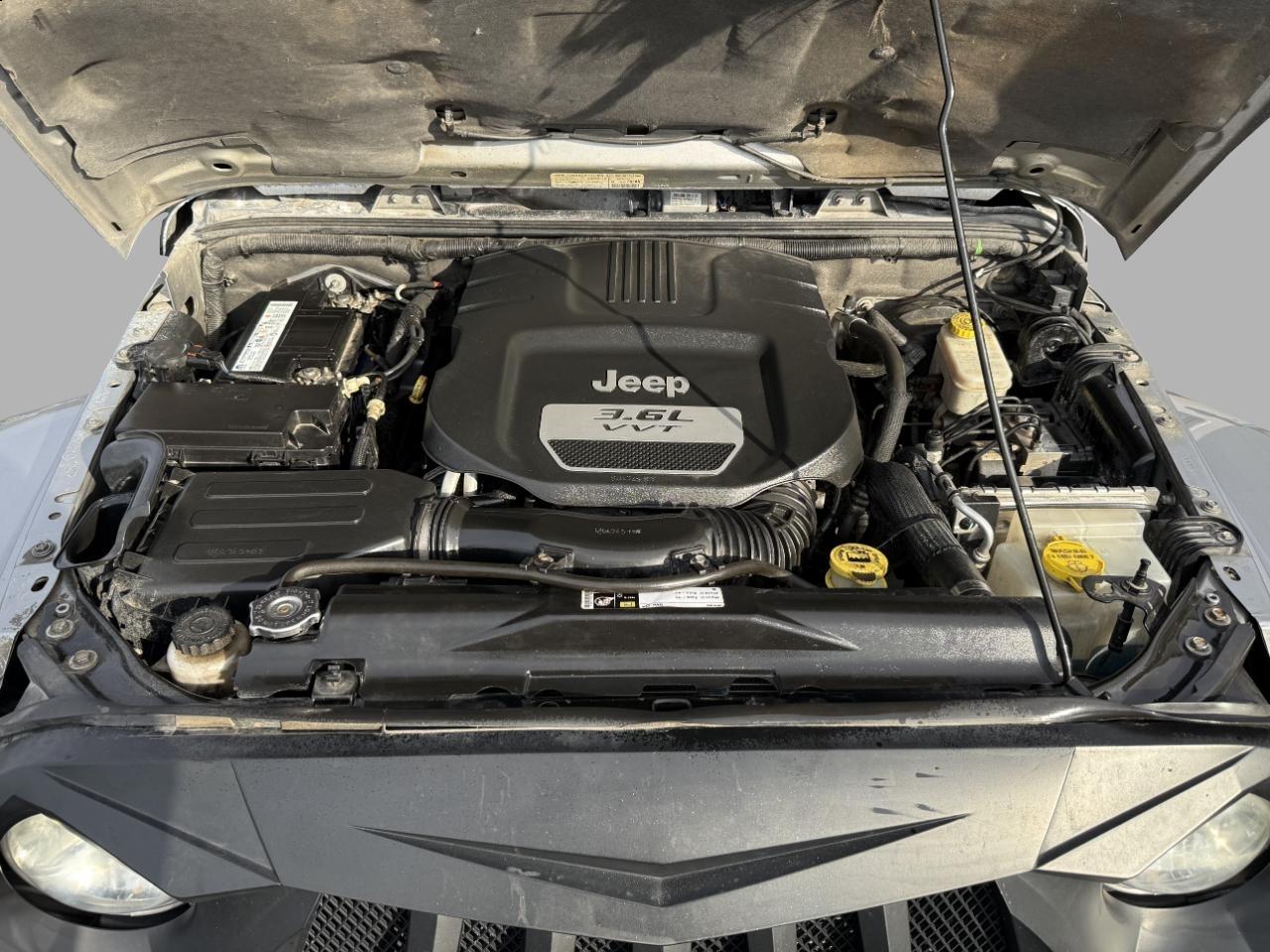Jeep Wrangler Unlimited 4WD 4dr Sahara 2013