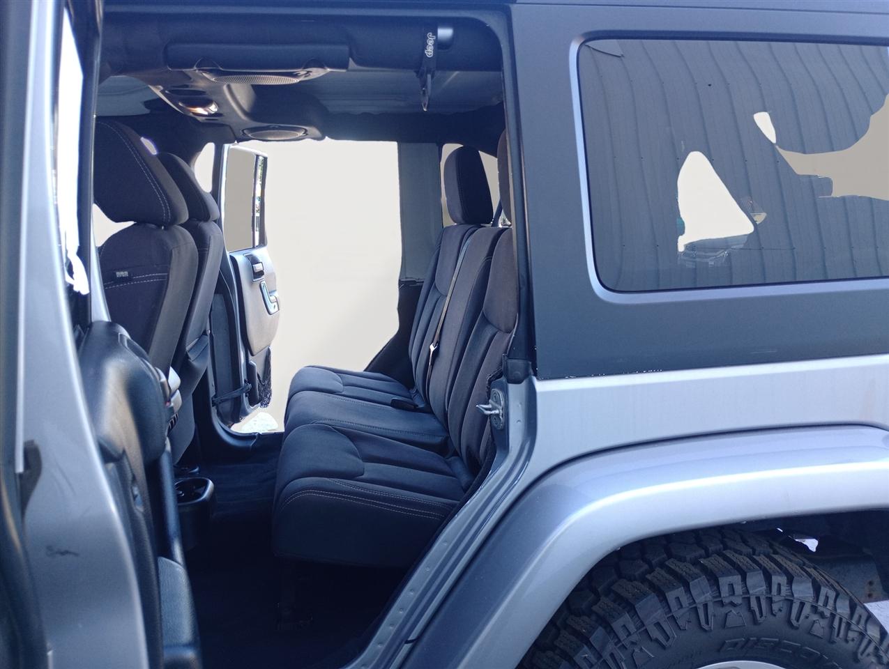 Jeep Wrangler Unlimited 4WD 4dr Sahara 2013