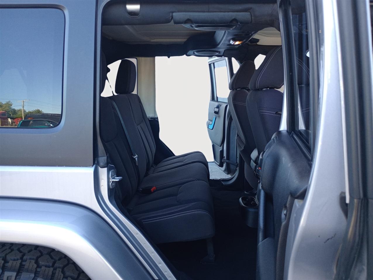 Jeep Wrangler Unlimited 4WD 4dr Sahara 2013