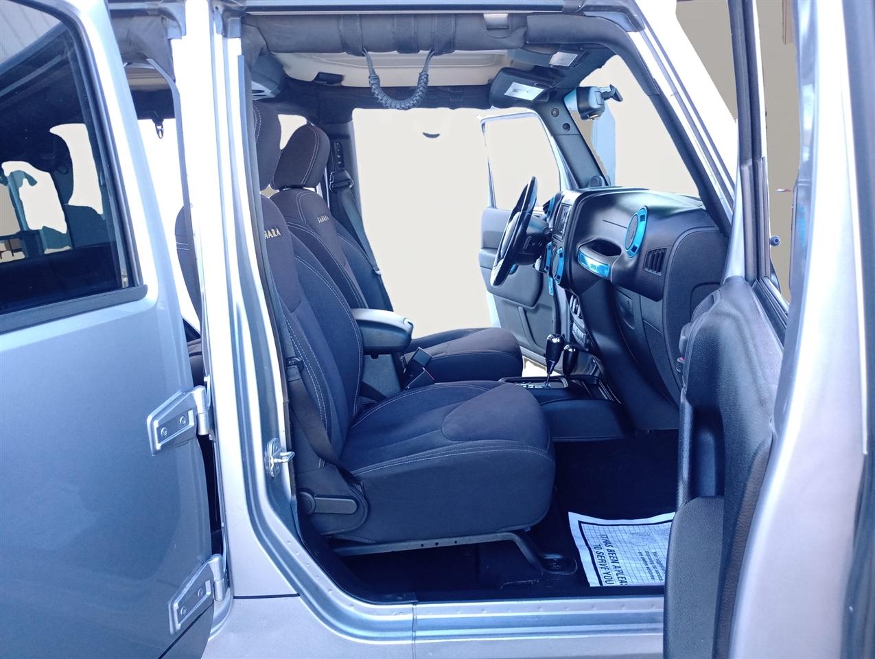 Jeep Wrangler Unlimited 4WD 4dr Sahara 2013