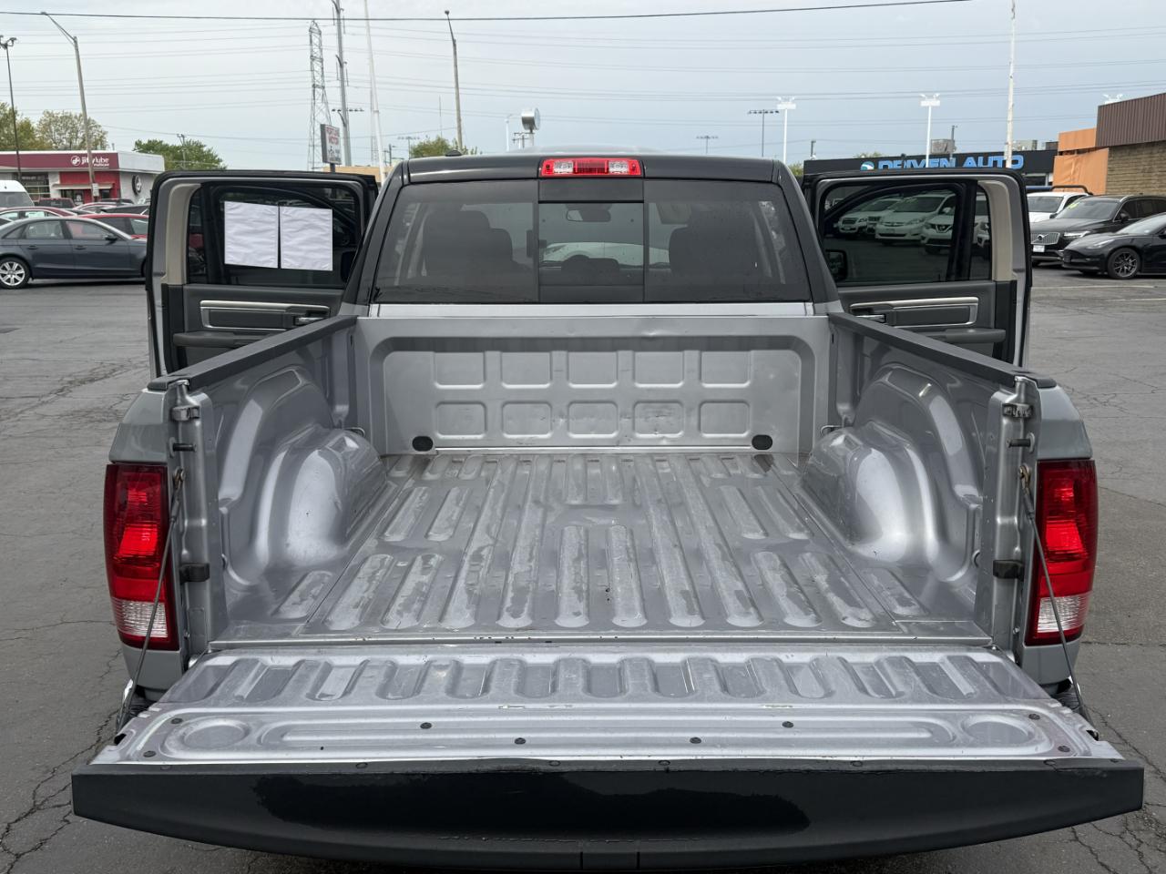 RAM 1500 Classic SLT 4x4 Crew Cab 6'4" Box 2020