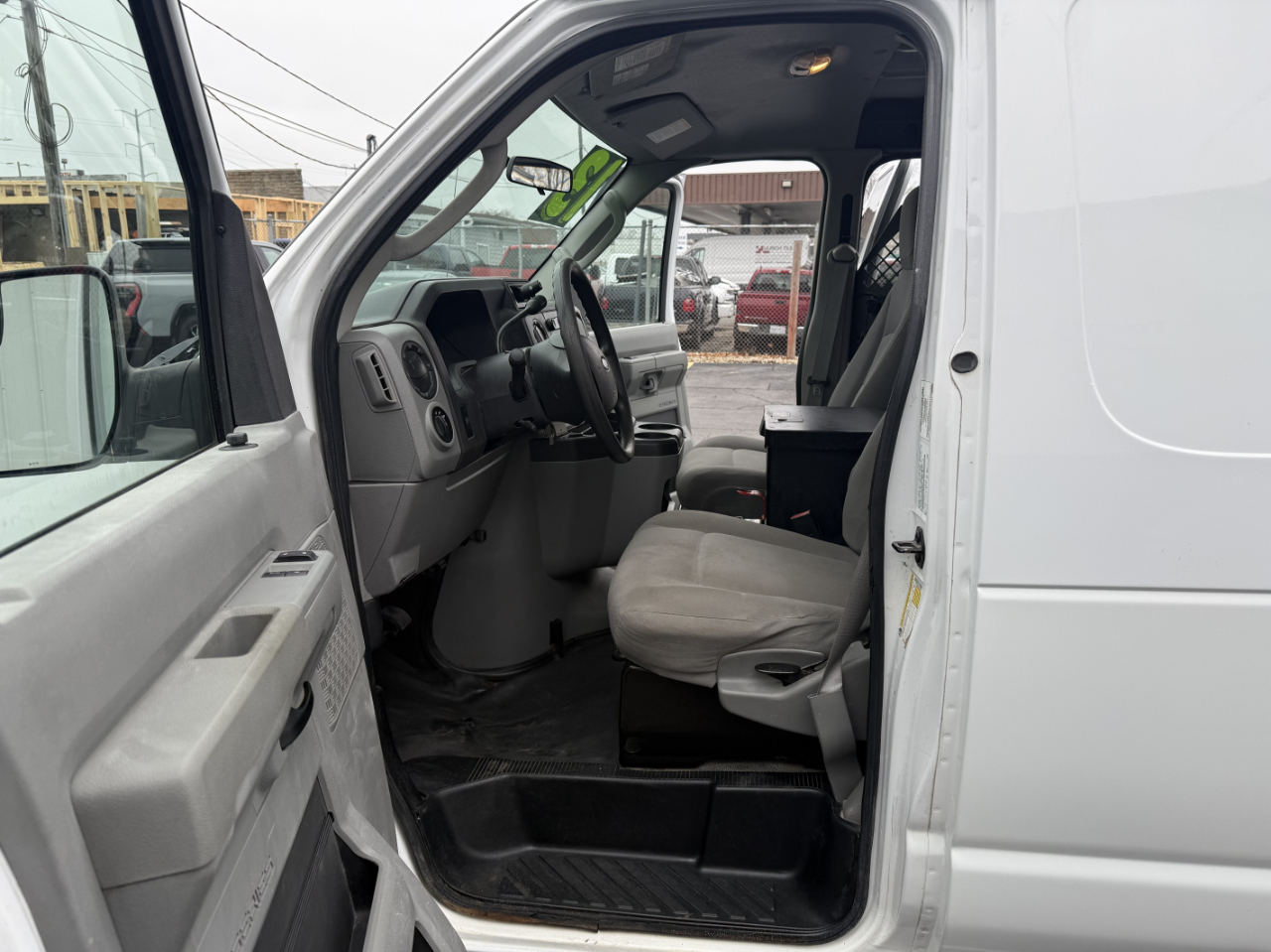 2013 Ford E-150 photo 3