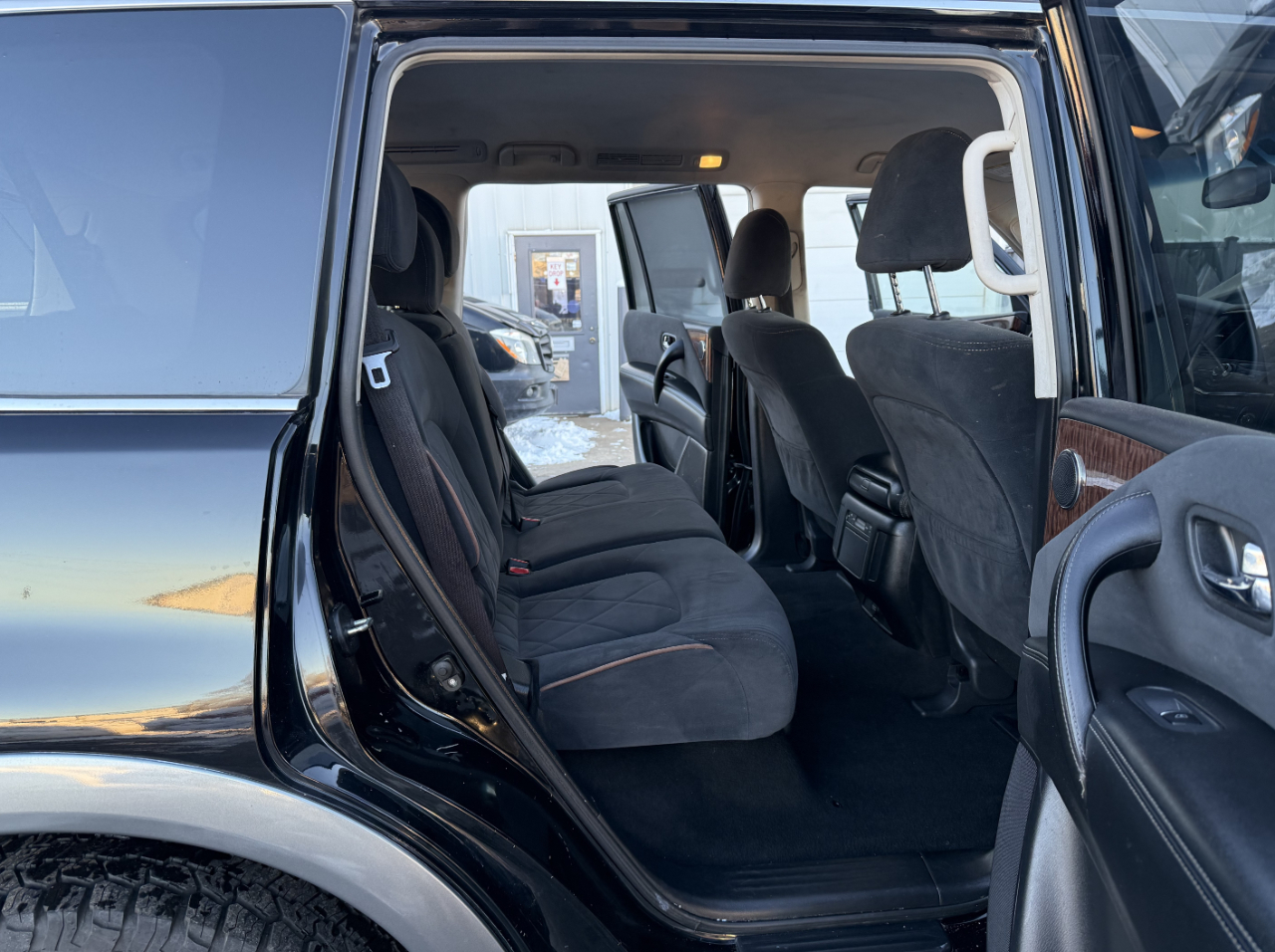 Nissan Armada 4x2 SV 2017