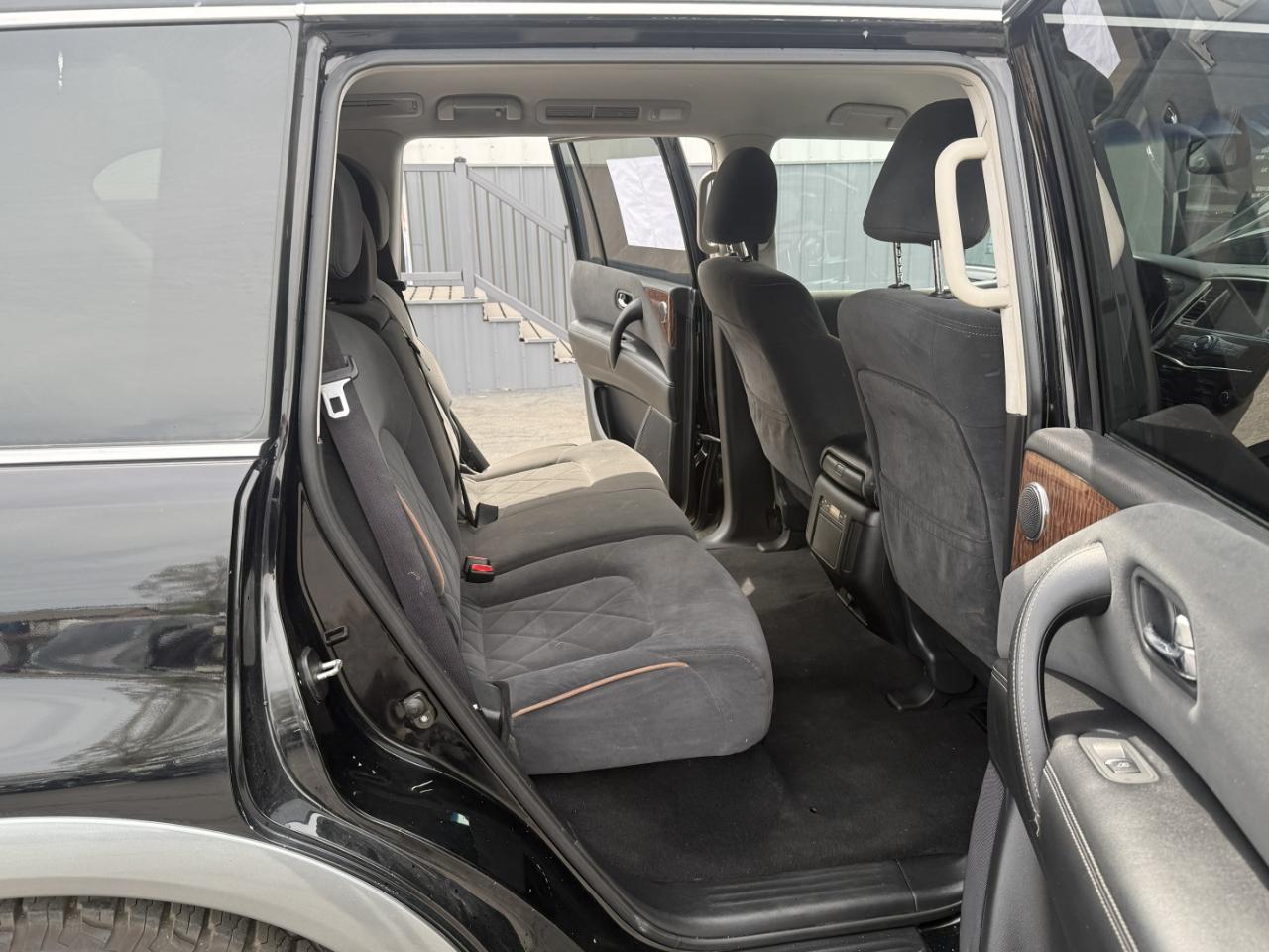Nissan Armada 4x2 SV 2017