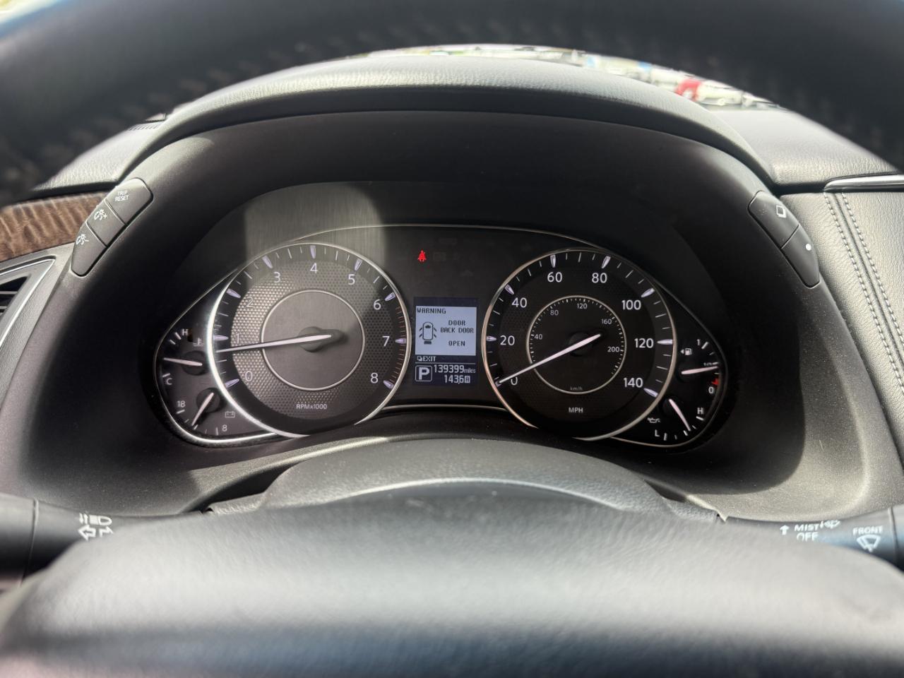 Nissan Armada 4x2 SV 2017