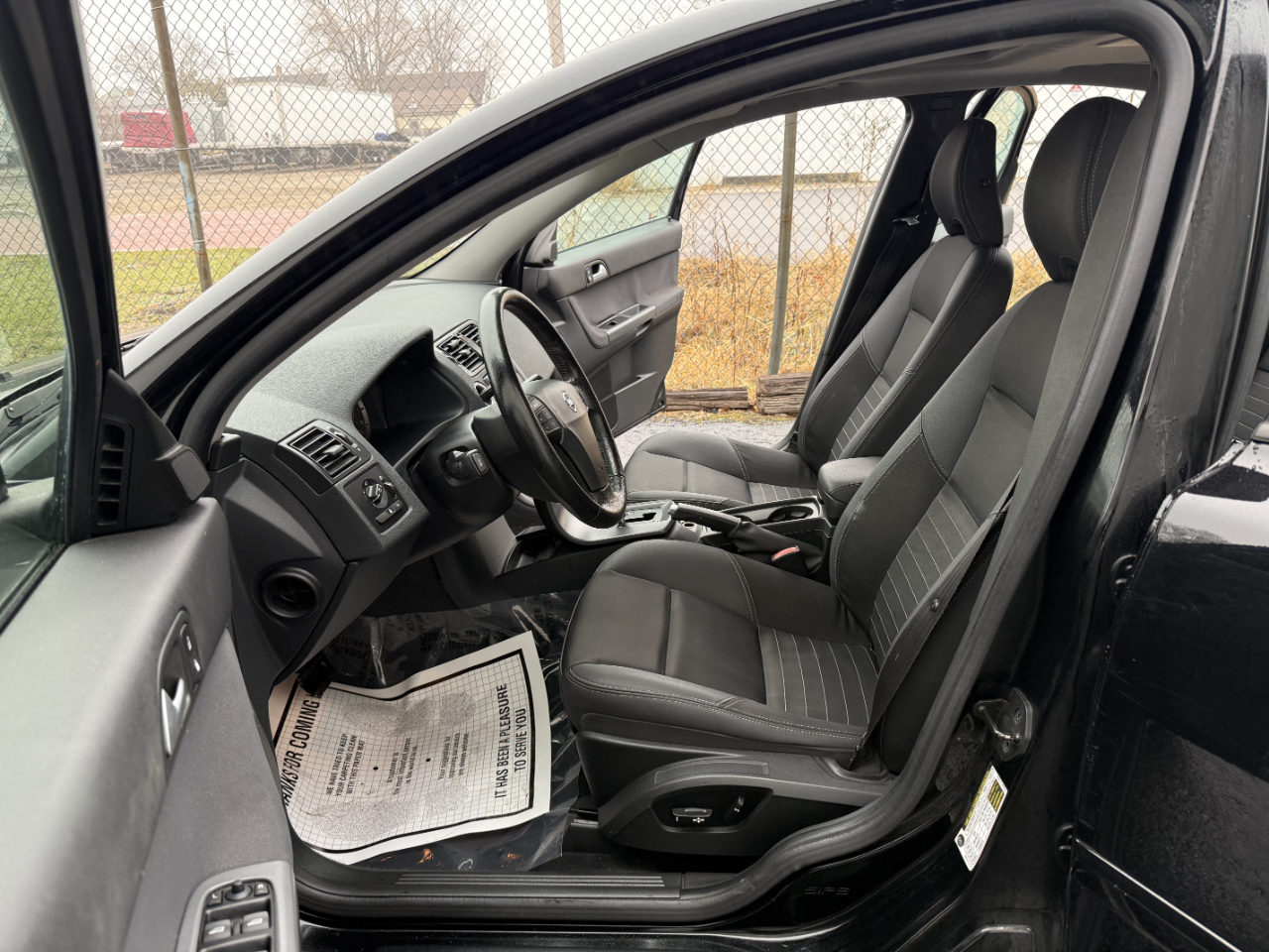 Volvo S40 4dr Sdn 2.4L AT FWD w/Snrf 2007