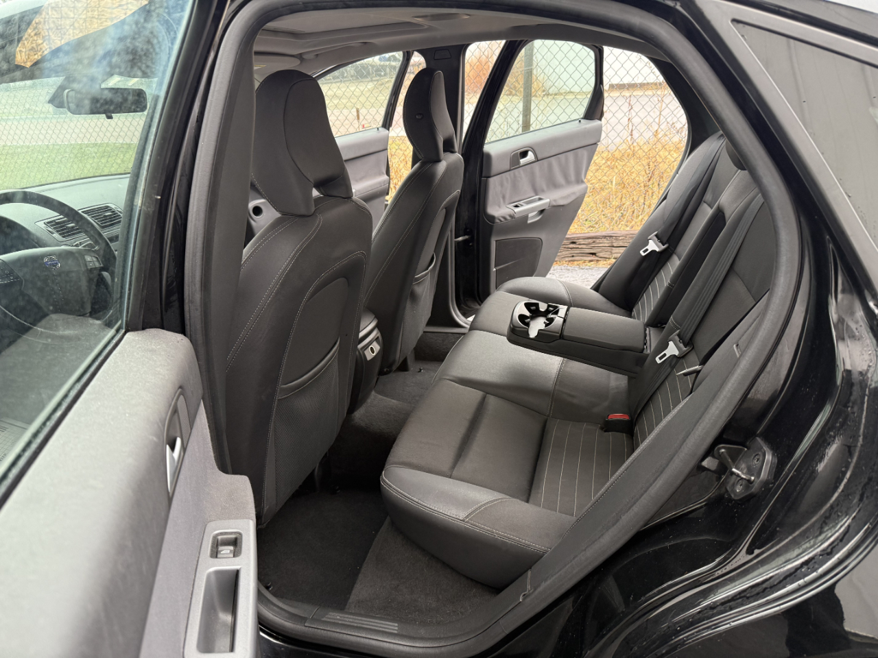 Volvo S40 4dr Sdn 2.4L AT FWD w/Snrf 2007