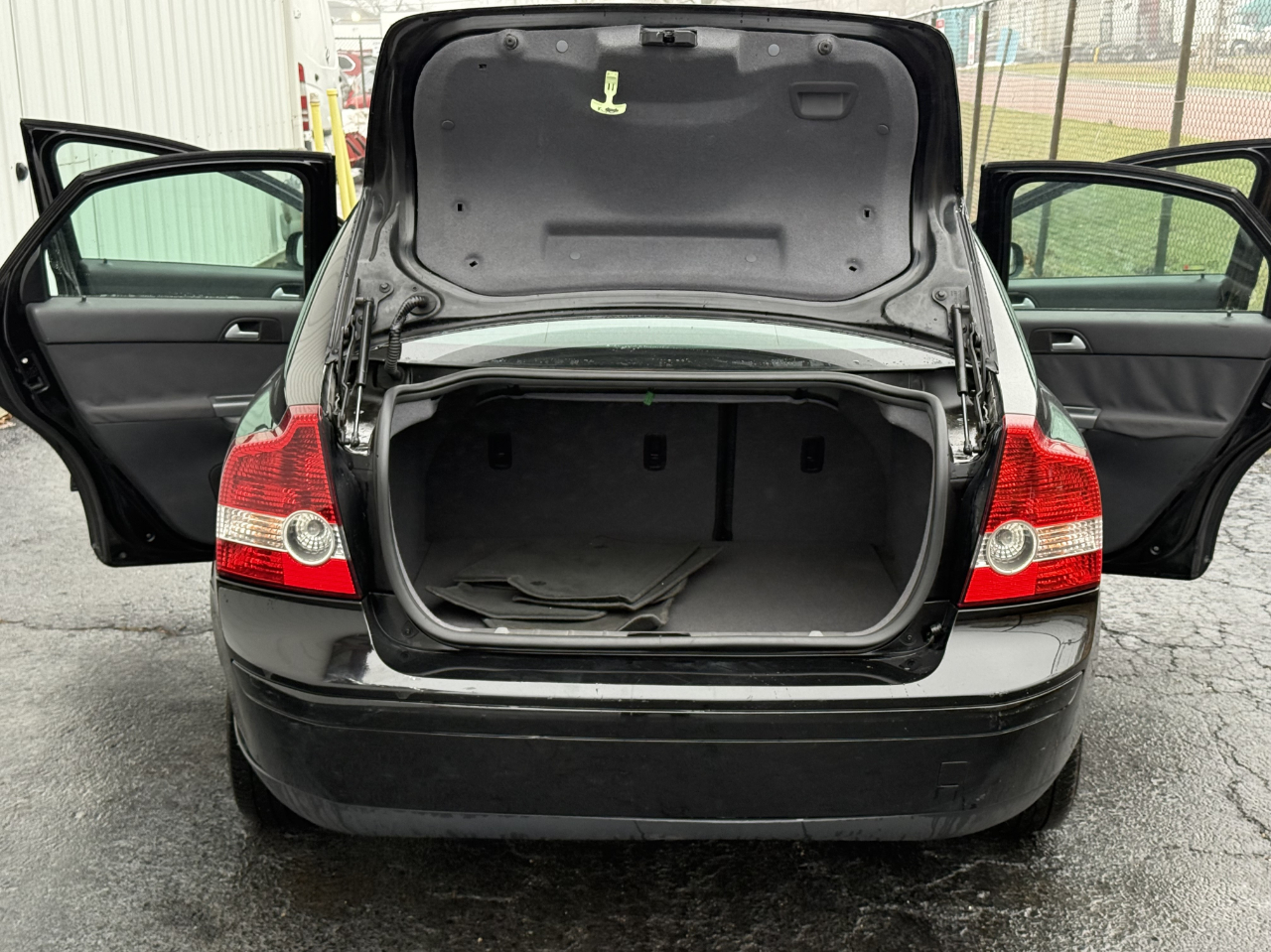 Volvo S40 4dr Sdn 2.4L AT FWD w/Snrf 2007