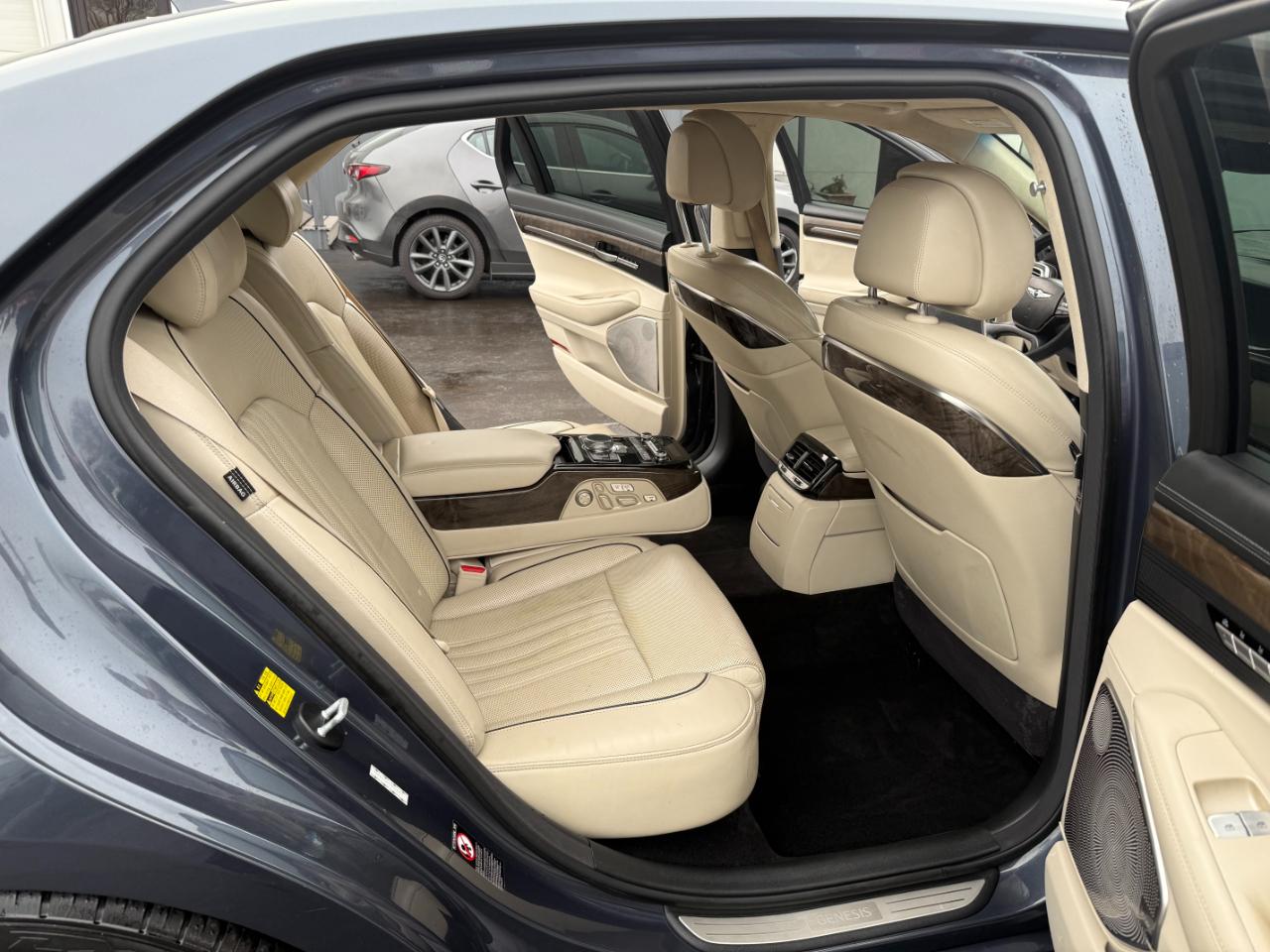 Genesis G90 5.0L Ultimate RWD 2017