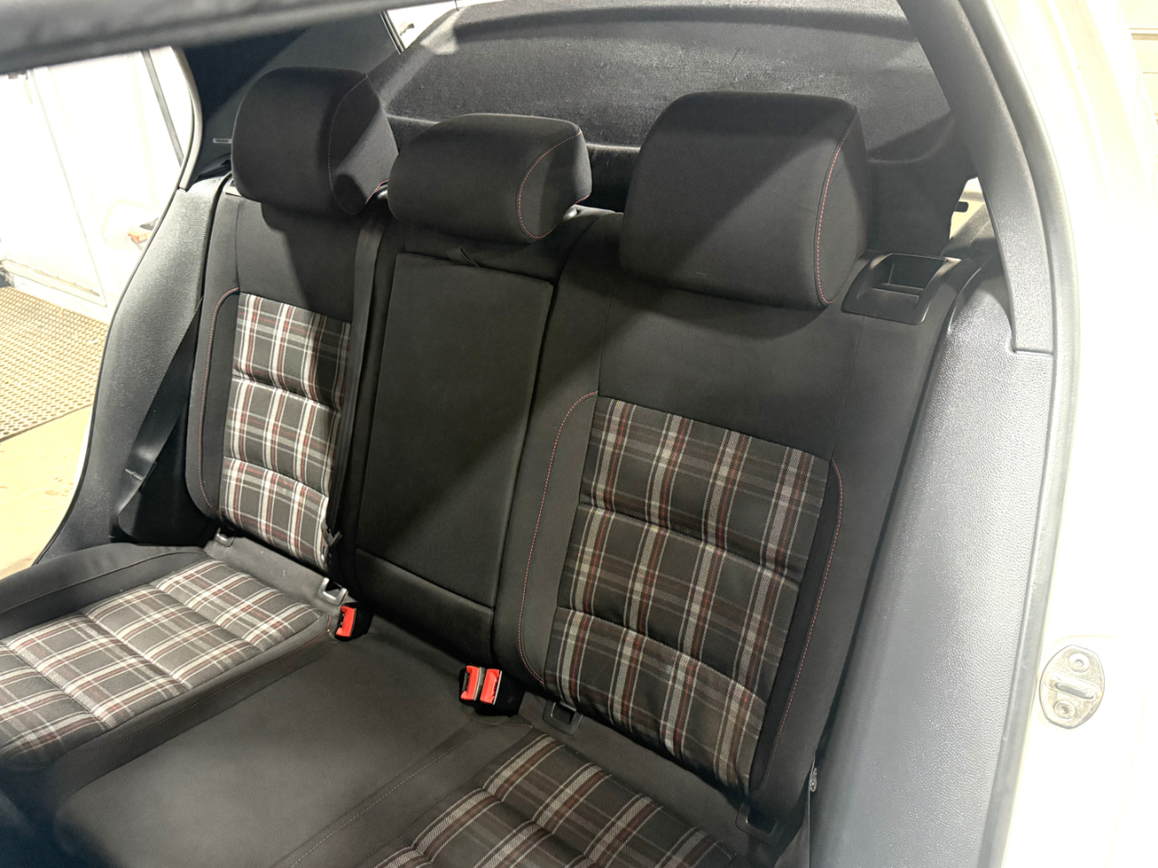 Volkswagen GTI 4dr HB DSG w/Sunroof & Navi PZEV 2012