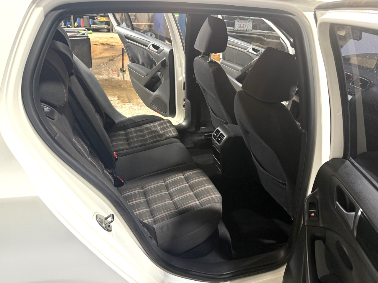 Volkswagen GTI 4dr HB DSG w/Sunroof & Navi PZEV 2012