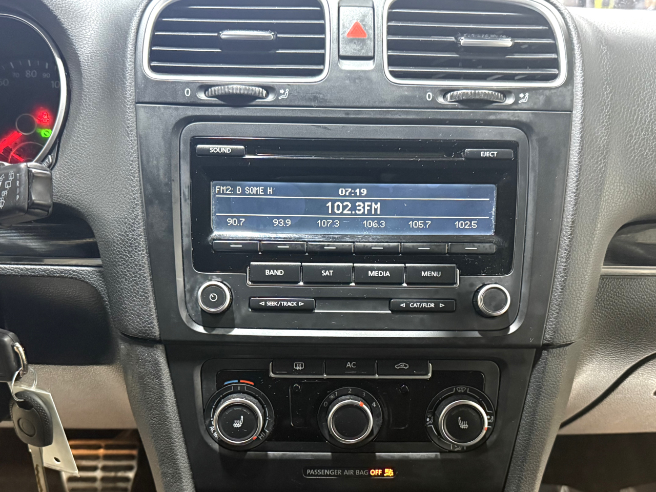 Volkswagen GTI 4dr HB DSG w/Sunroof & Navi PZEV 2012