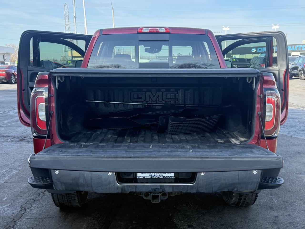 GMC Sierra 1500 4WD Crew Cab 143.5" SLT 2018