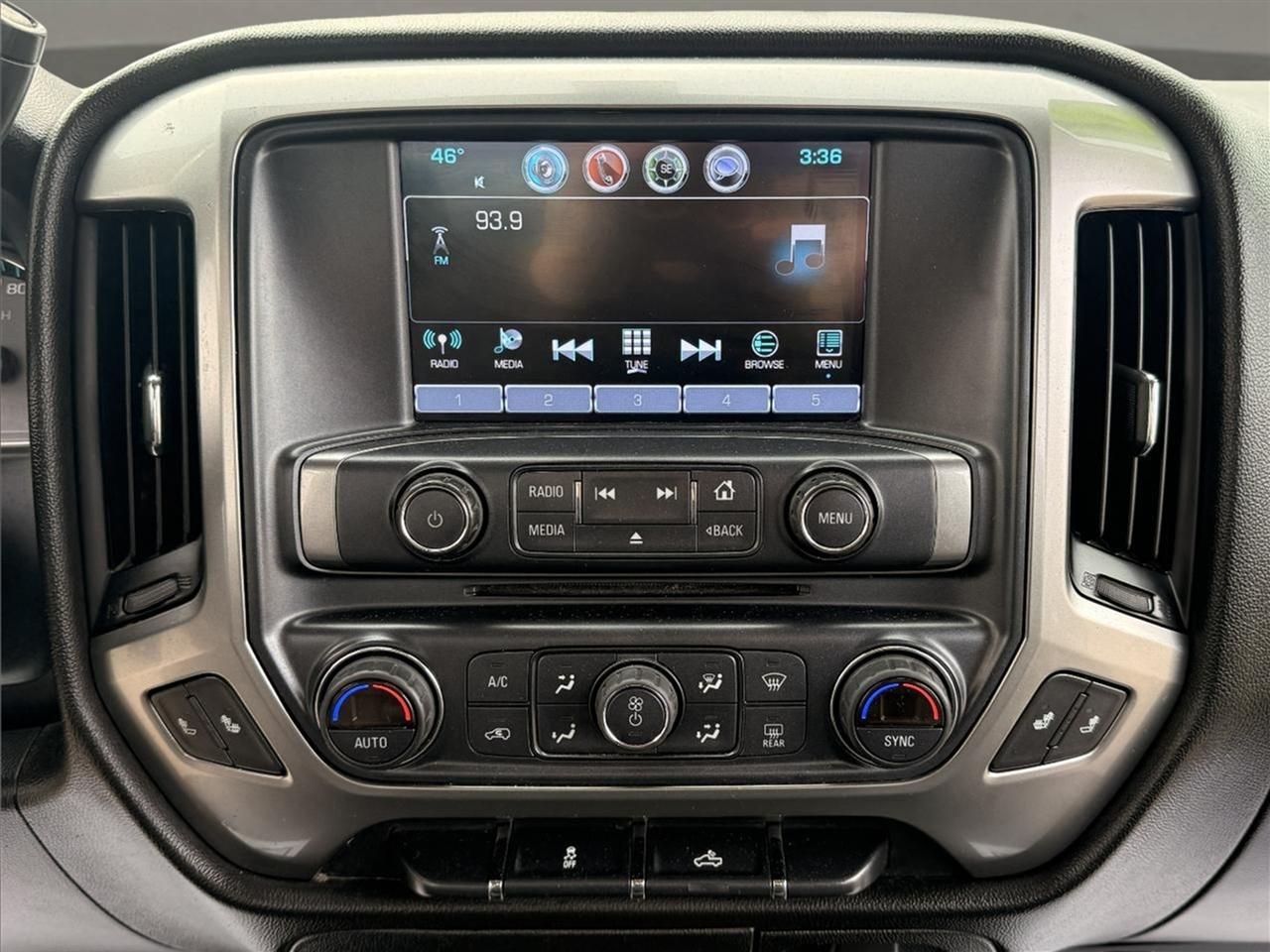 Chevrolet Silverado 1500 4WD Ext Cab 143.5" LT w/1LT 2018
