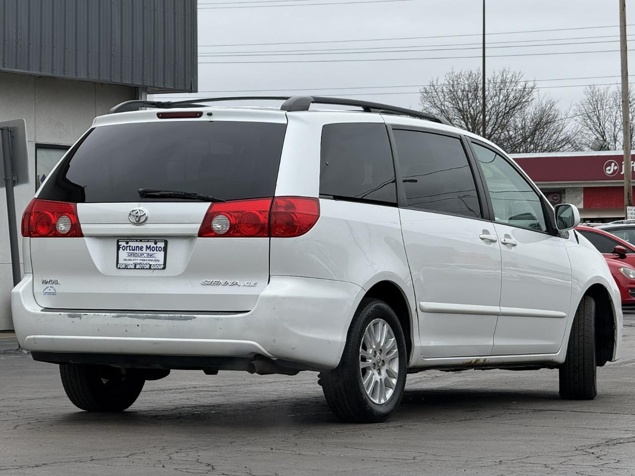 Toyota Sienna 5dr 7-Pass Van XLE FWD (Natl) 2008