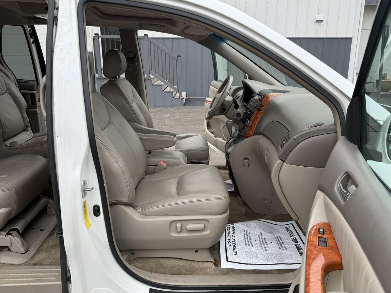 Toyota Sienna 5dr 7-Pass Van XLE FWD (Natl) 2008