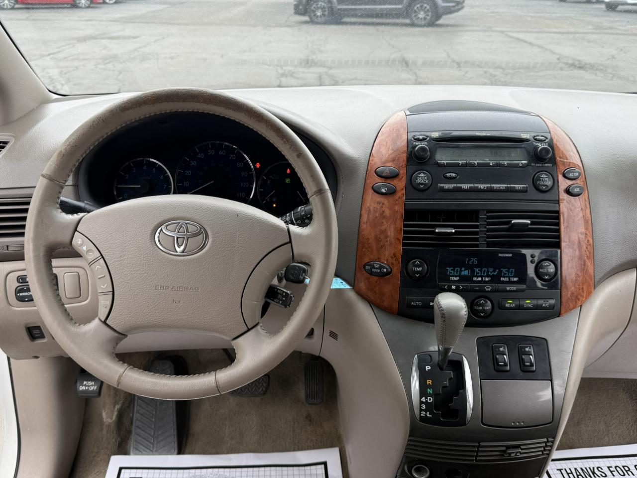 Toyota Sienna 5dr 7-Pass Van XLE FWD (Natl) 2008