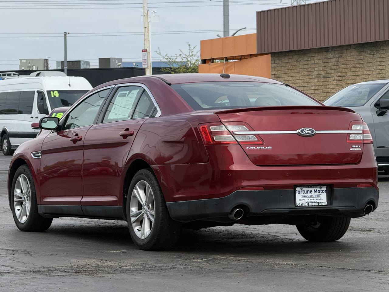 Ford Taurus 4dr Sdn SEL FWD 2015