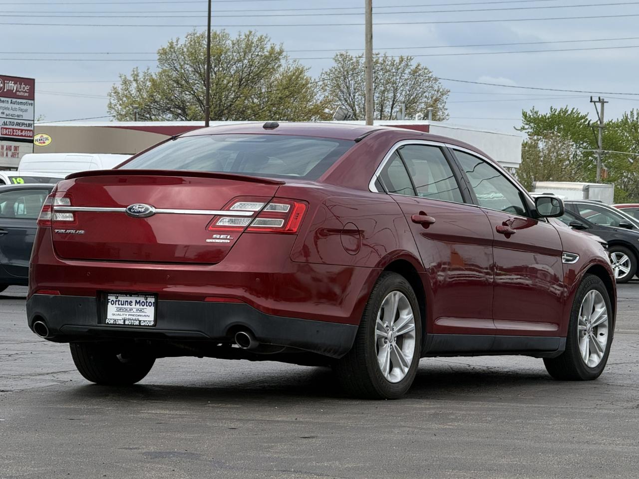 Ford Taurus 4dr Sdn SEL FWD 2015