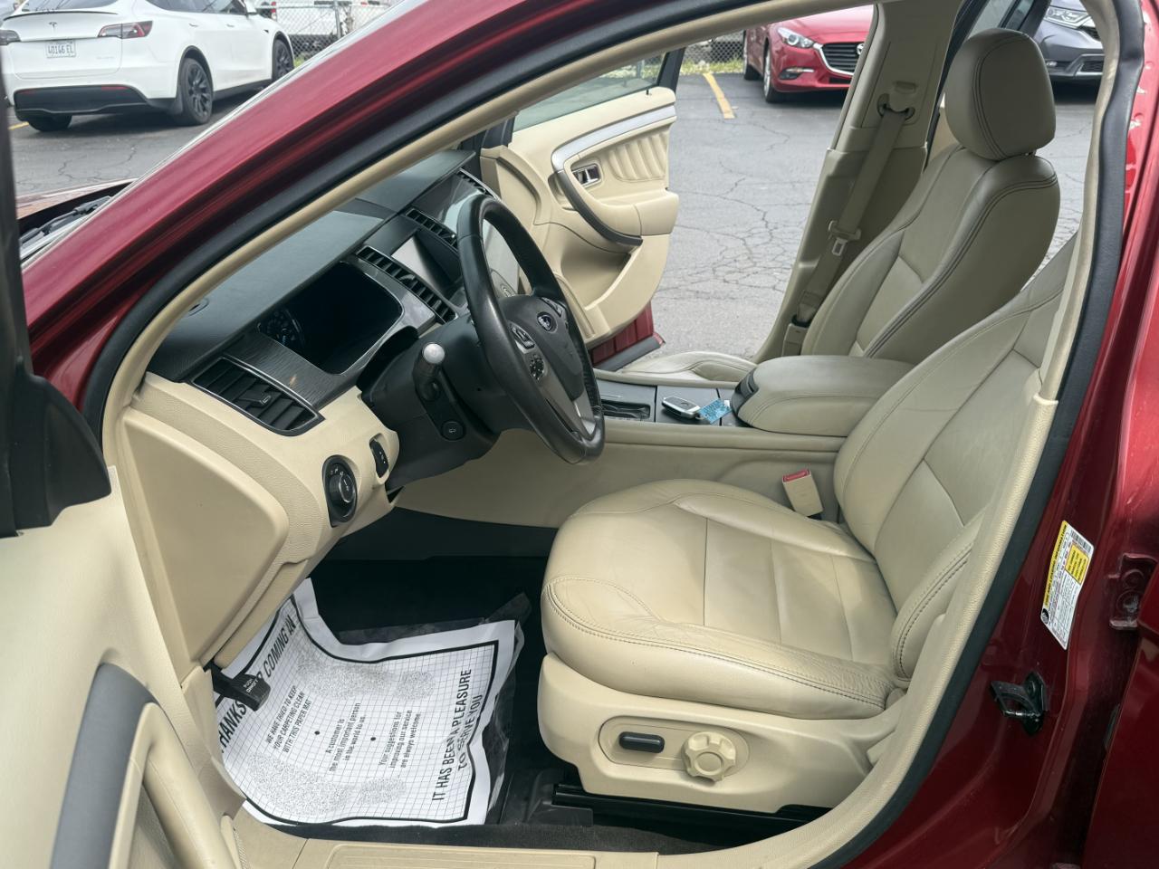 Ford Taurus 4dr Sdn SEL FWD 2015