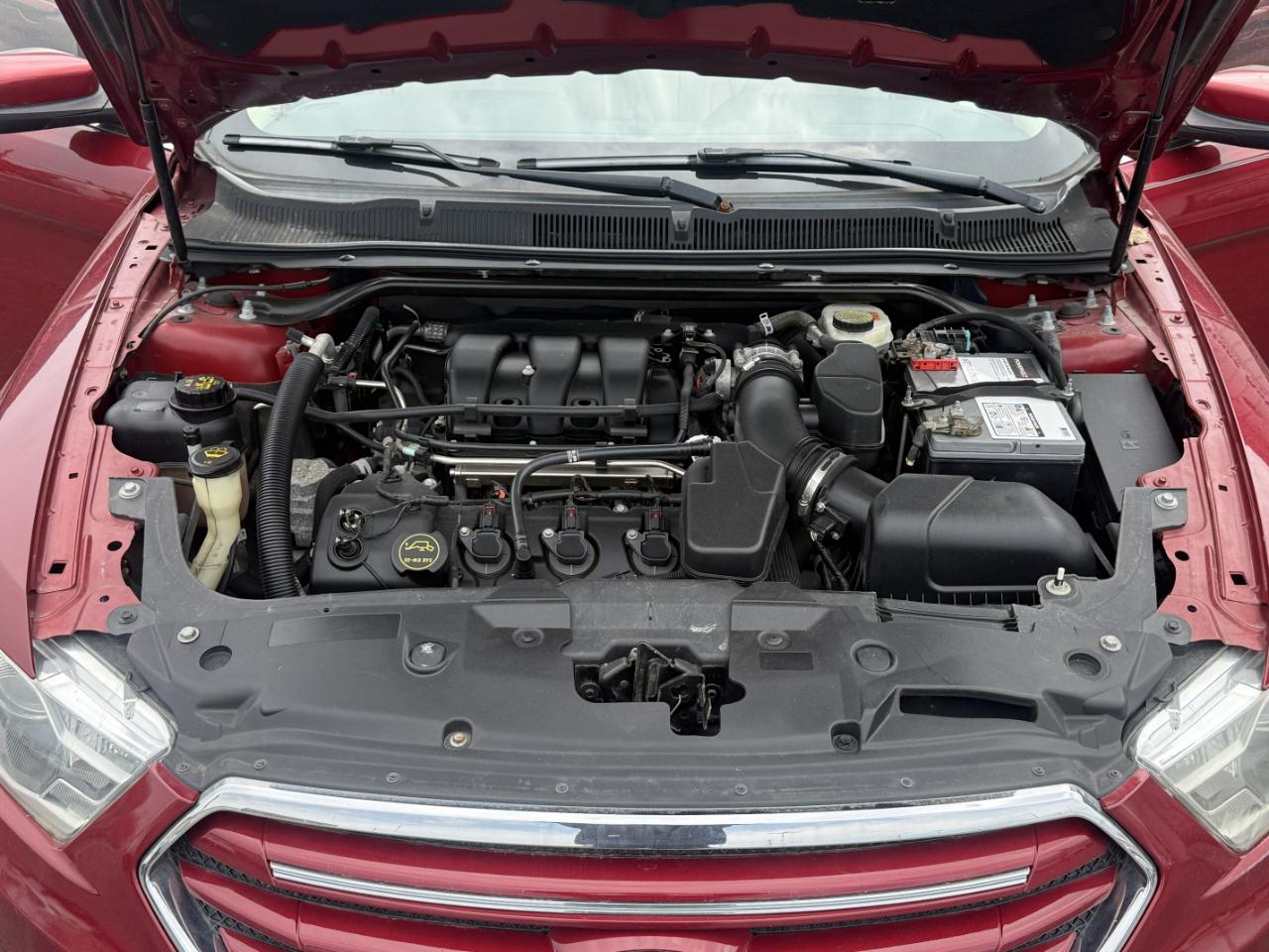 Ford Taurus 4dr Sdn SEL FWD 2015