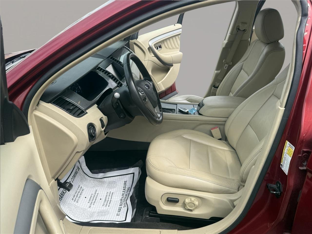 Ford Taurus 4dr Sdn SEL FWD 2015