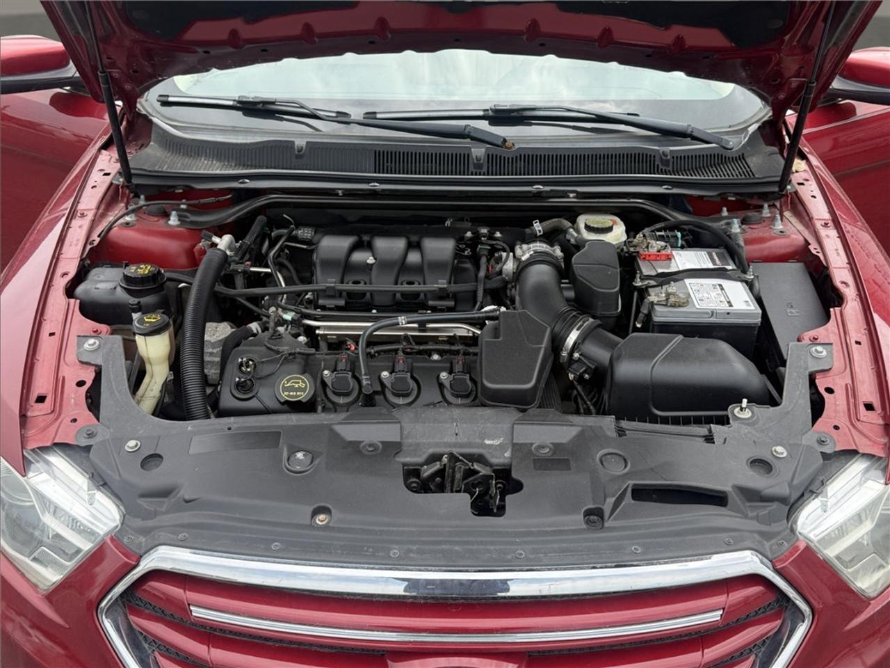 Ford Taurus 4dr Sdn SEL FWD 2015