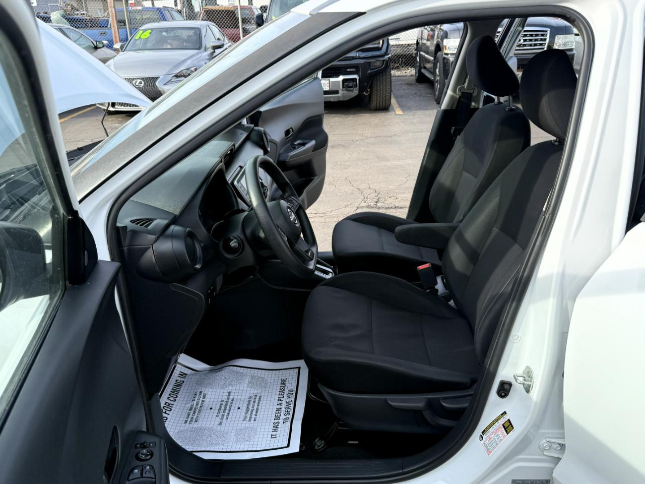 Nissan Kicks S FWD 2023