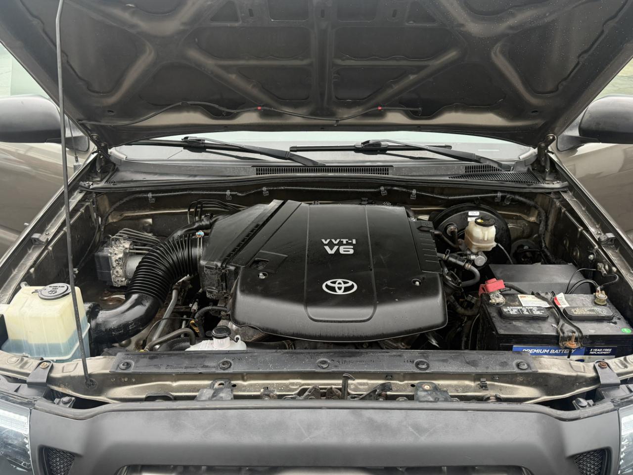 Toyota Tacoma 4WD Double V6 AT (Natl) 2010