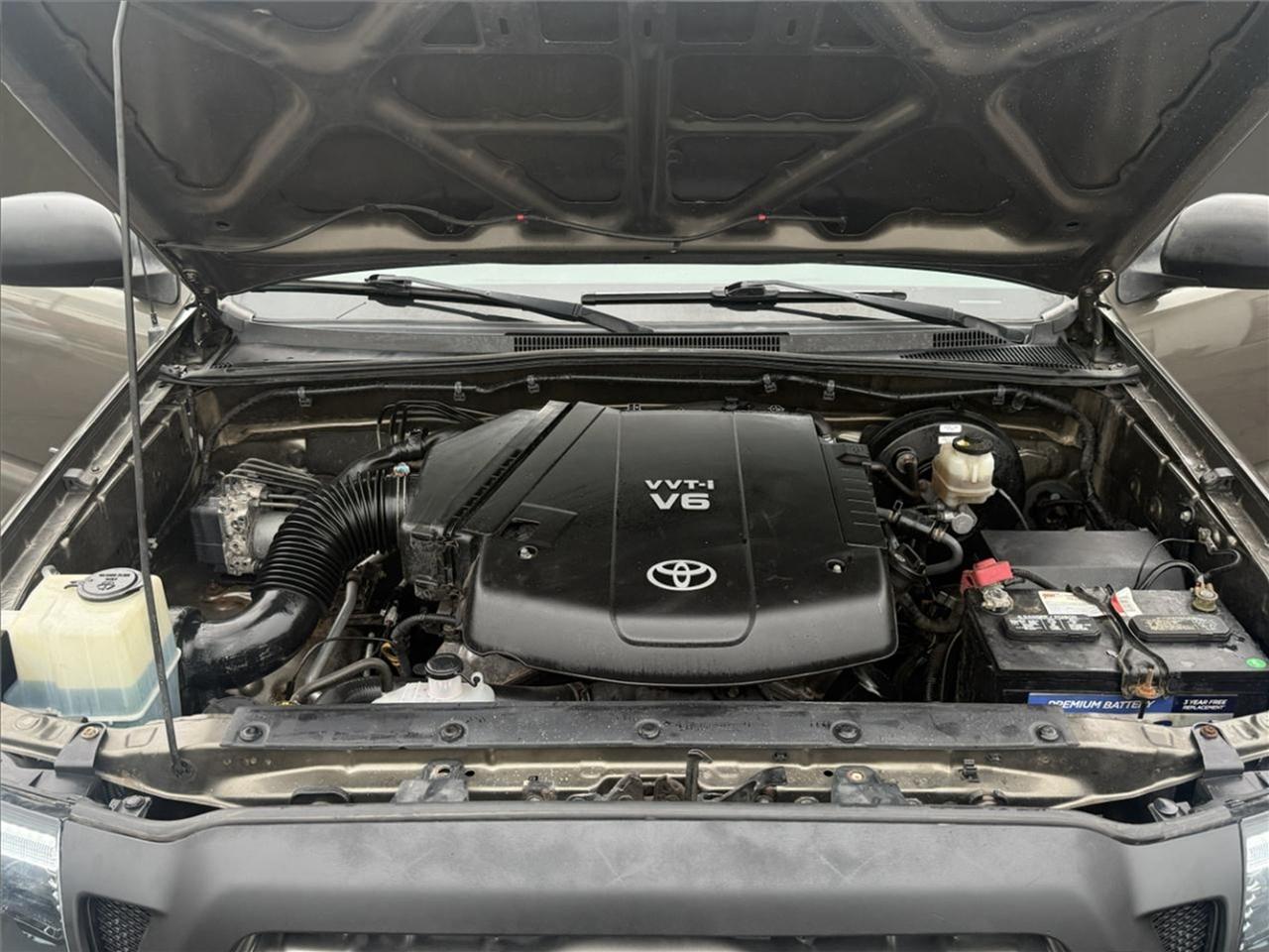 Toyota Tacoma 4WD Double V6 AT (Natl) 2010