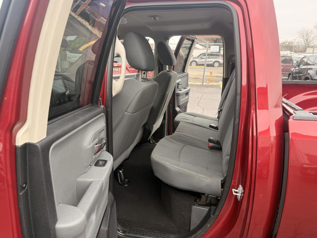 RAM 1500 4WD Quad Cab 140.5" SLT 2014