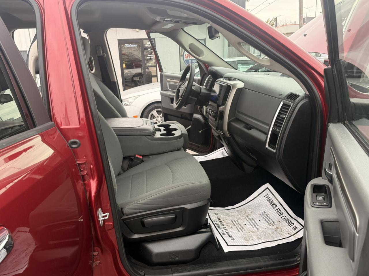 RAM 1500 4WD Quad Cab 140.5" SLT 2014