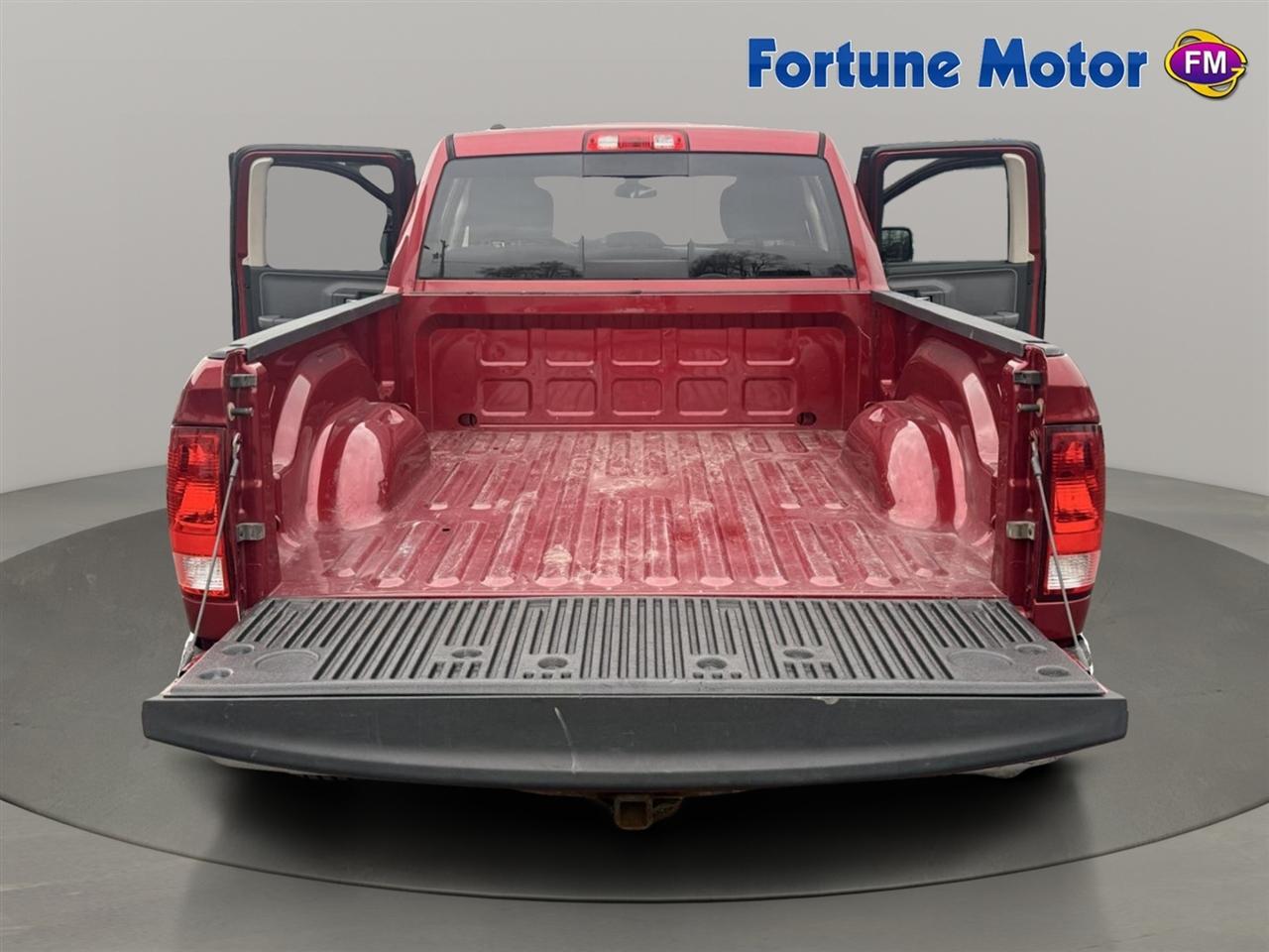 RAM 1500 4WD Quad Cab 140.5" SLT 2014