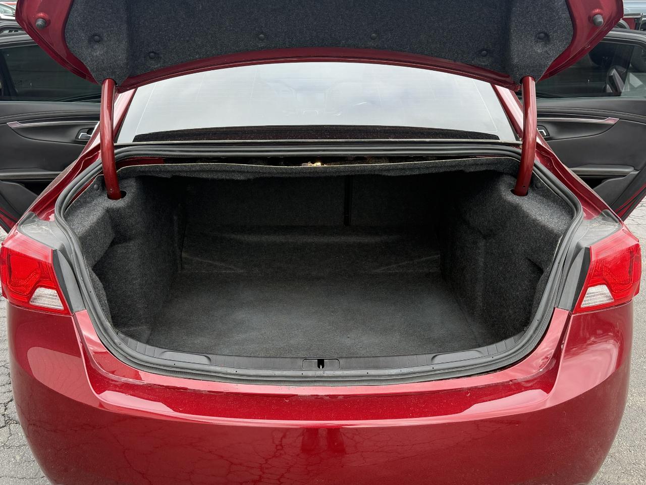 Chevrolet Impala 4dr Sdn LT w/1LT 2018