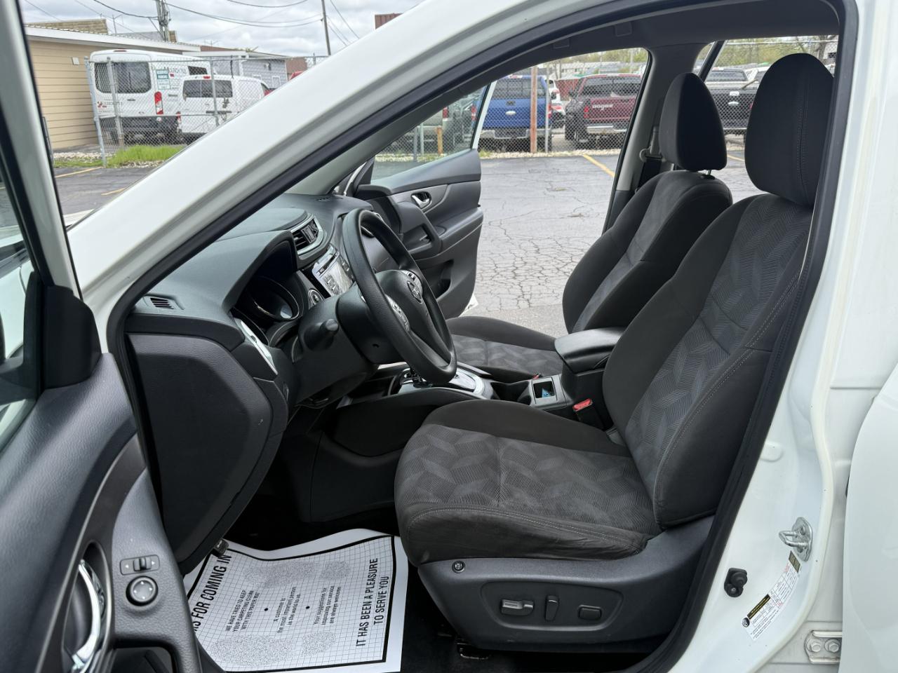 Nissan Rogue AWD 4dr SV 2016