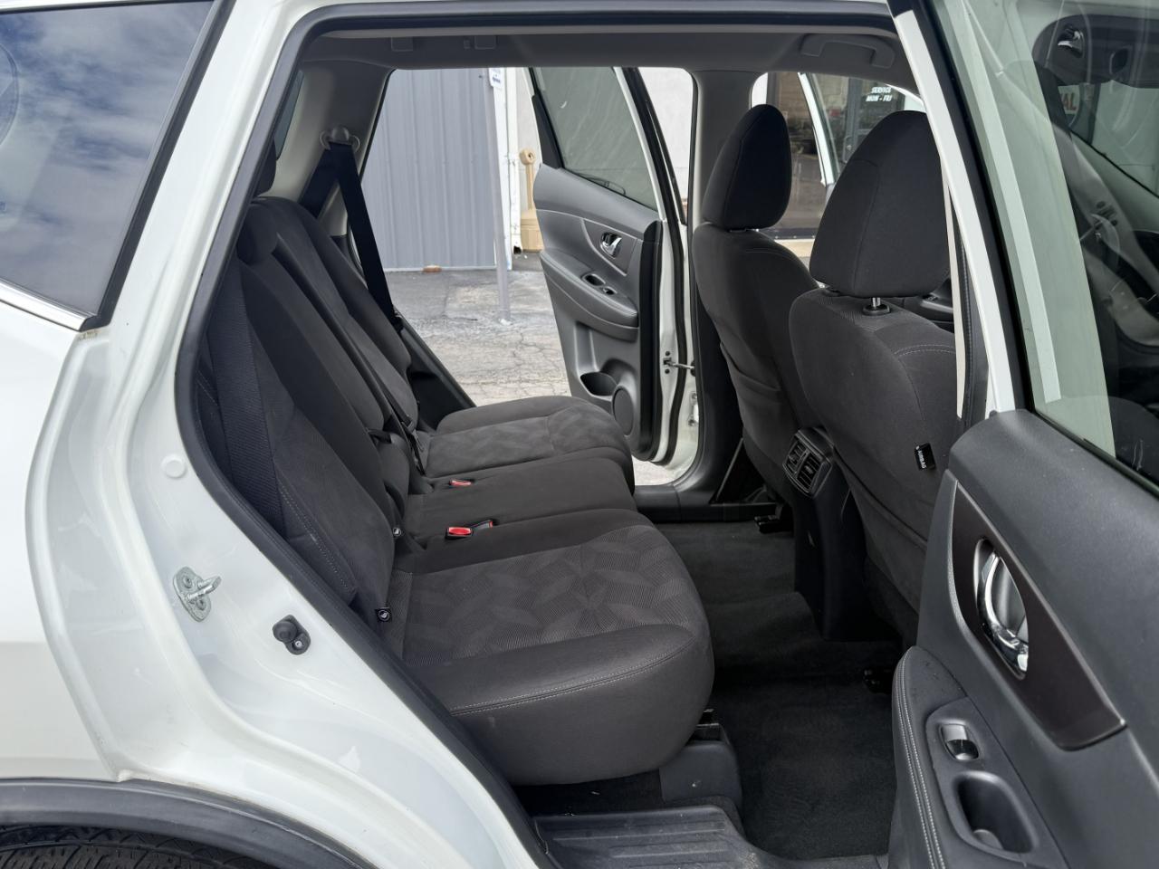 Nissan Rogue AWD 4dr SV 2016