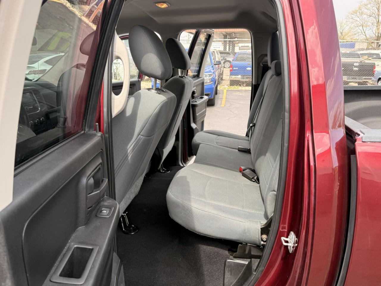 RAM 1500 Tradesman 4x4 Quad Cab 6'4" Box 2017