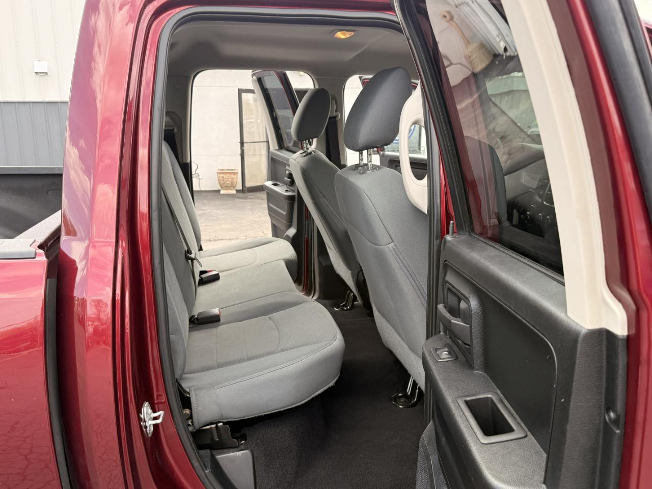 RAM 1500 Tradesman 4x4 Quad Cab 6'4" Box 2017