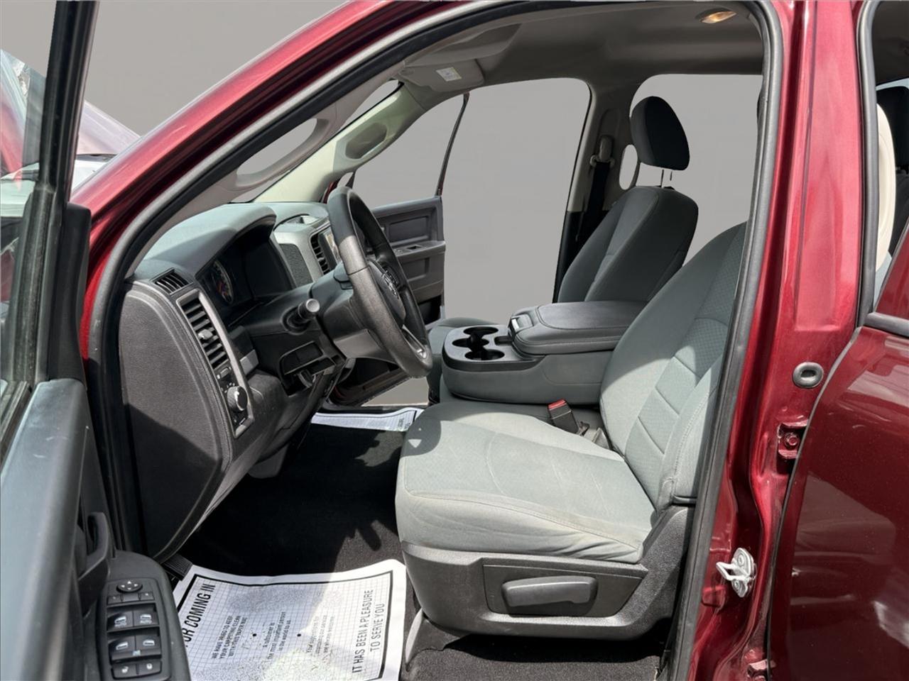 RAM 1500 Tradesman 4x4 Quad Cab 6'4" Box 2017