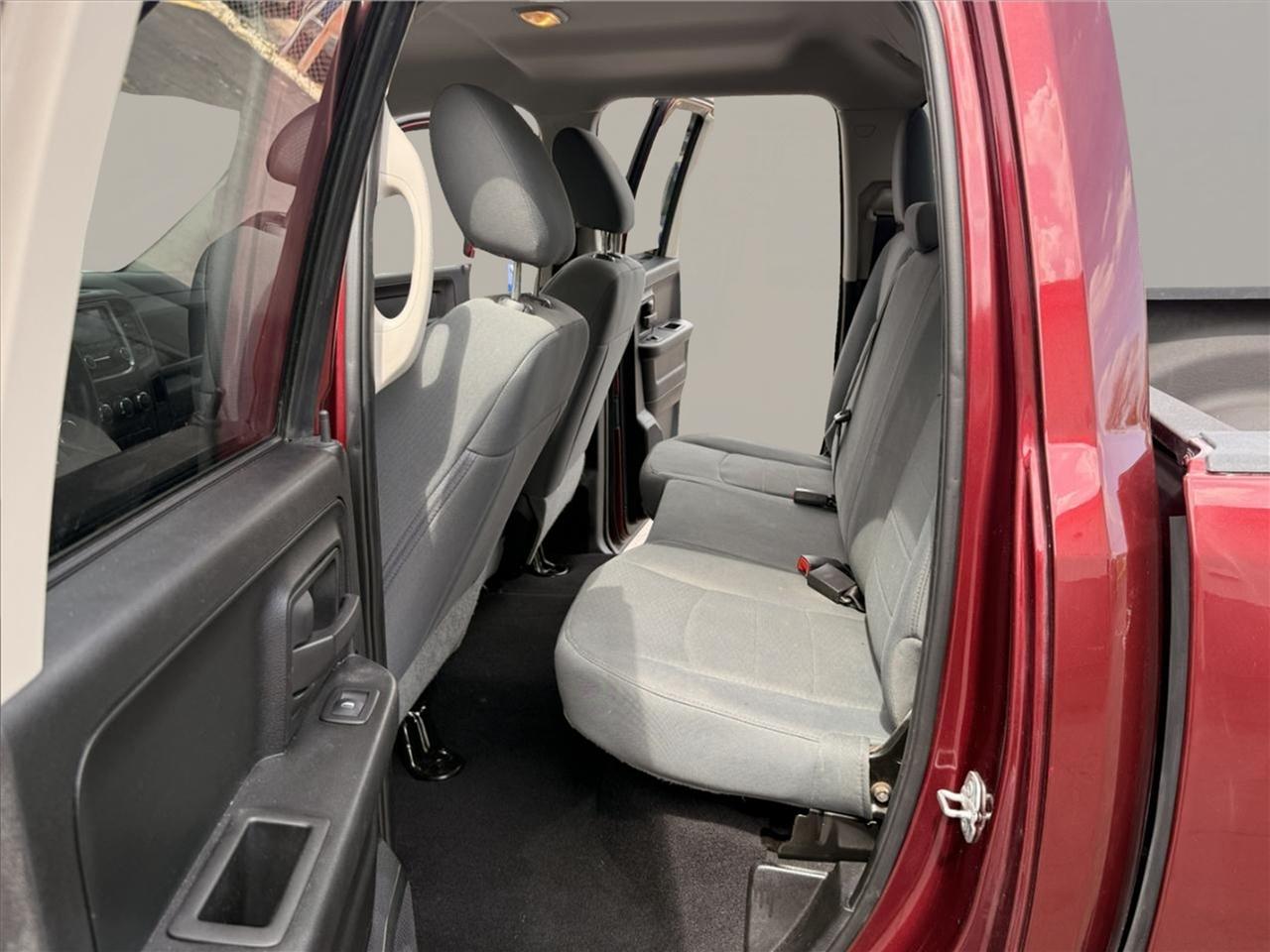 RAM 1500 Tradesman 4x4 Quad Cab 6'4" Box 2017