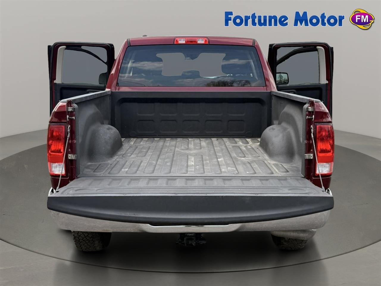 RAM 1500 Tradesman 4x4 Quad Cab 6'4" Box 2017