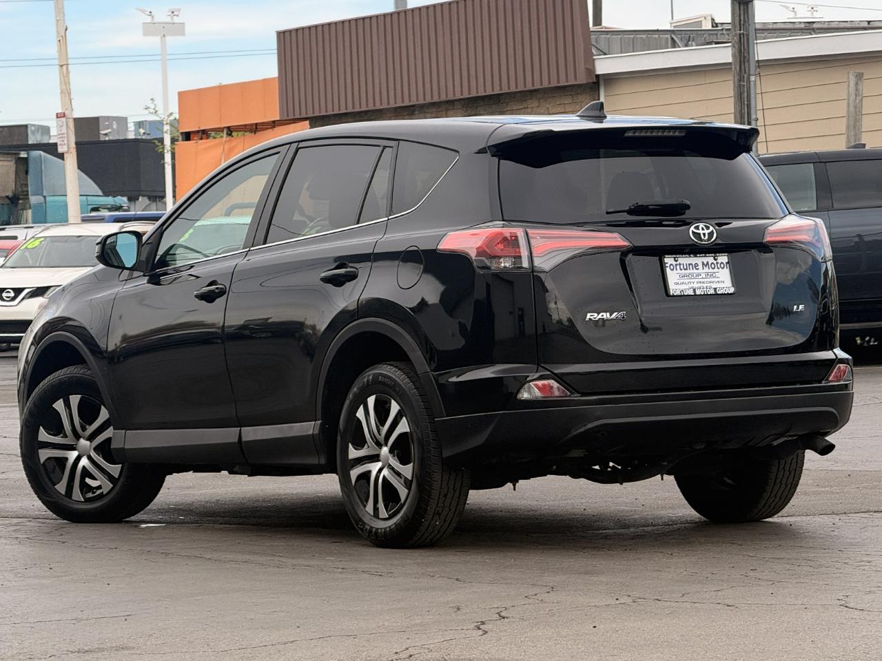 Toyota RAV4 LE FWD (Natl) 2018