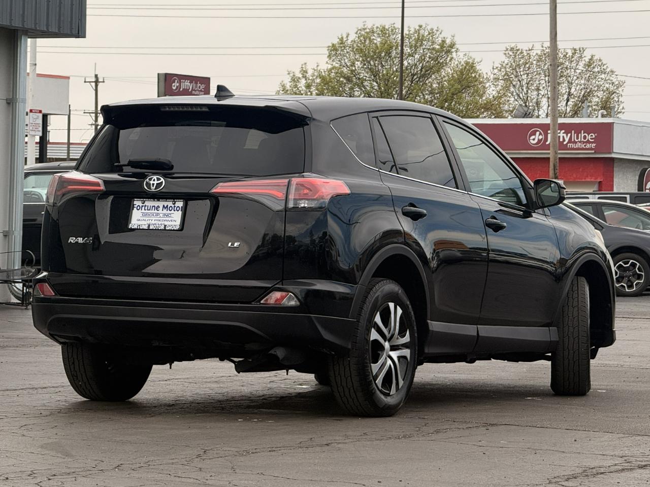 Toyota RAV4 LE FWD (Natl) 2018