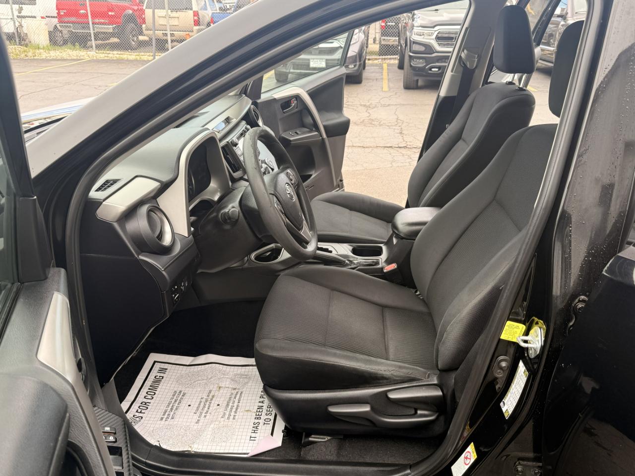 Toyota RAV4 LE FWD (Natl) 2018